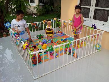 คอกกั้นเด็ก กรงกั้นเด็ก PVC สีขาว ราคาถูก size XL (2 m x 2 m)